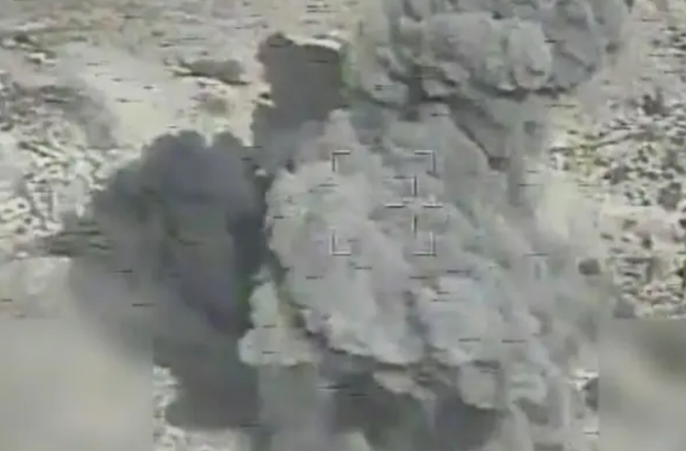 Yemen : US Airstrikes Target Al-Dailami Base , Power Outage Reported in Sana'a