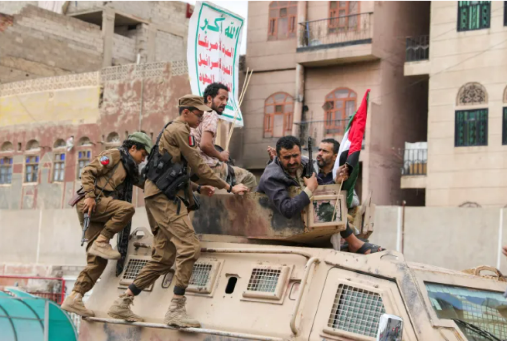 Report : Houthis fear operation similar to pager explosions in Yemen