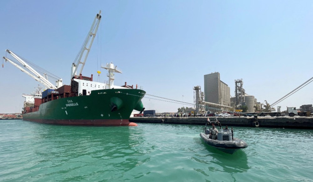 Yemen : UKMTO Warns Commercial Ships of Security Risks Near Hodeidah and Ras Isa Ports
