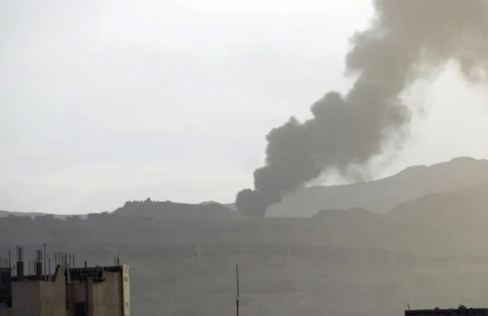 Yemen : Dozens Killed , Injured in a Massive Explosion at a Houthi Military Depot in Sana'a
