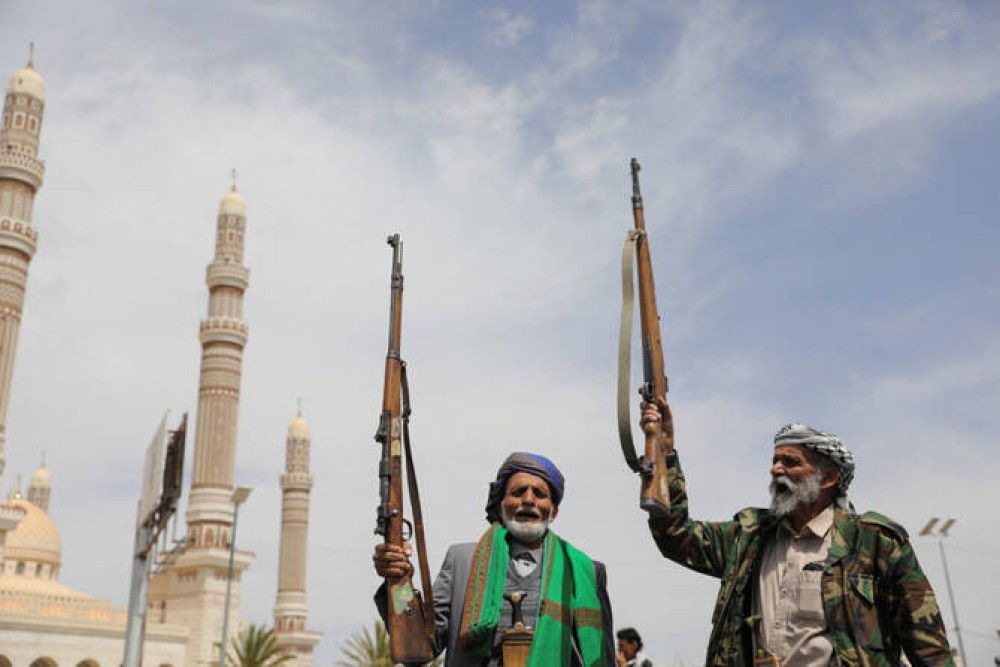 Houthi Militias Declare Full Support for Iran, Threaten U.S. Warships in Red Sea