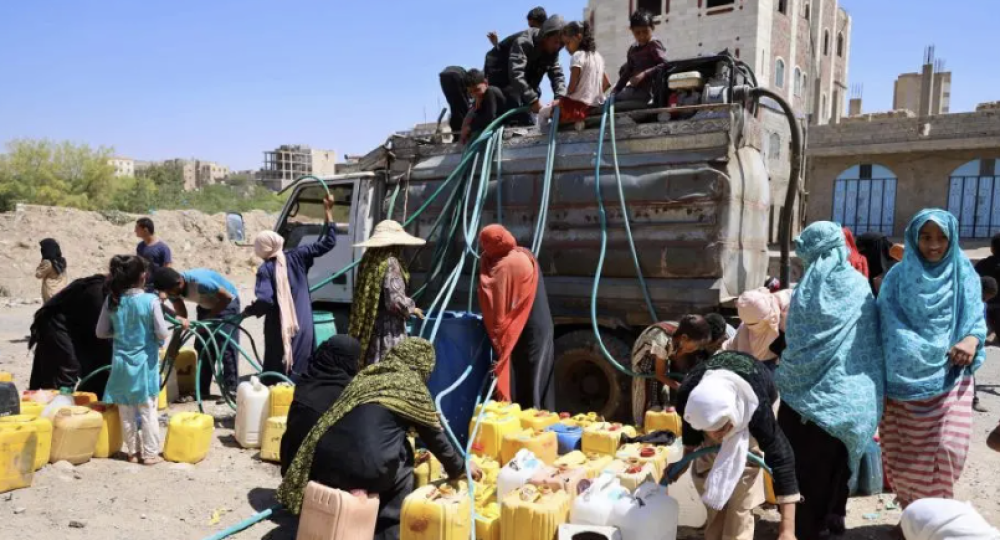 Yemen : Houthis Stop Water Tankers from Reaching Taiz