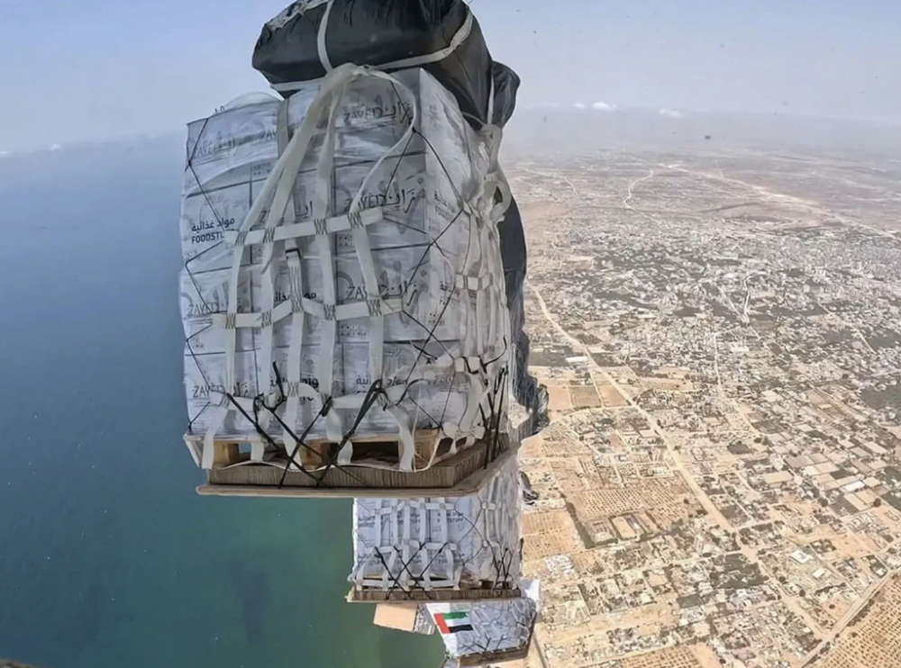 UAE conducts 62nd airdrop as part of 'Birds of Goodness' in Gaza
