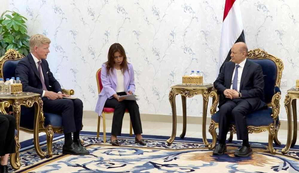 Yemen's president and UN Envoy Discuss Reviving Peace Process in Riyadh