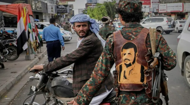 Yemen : Israel attacks Hodaieda's ports, warns that Houthi leader is a target