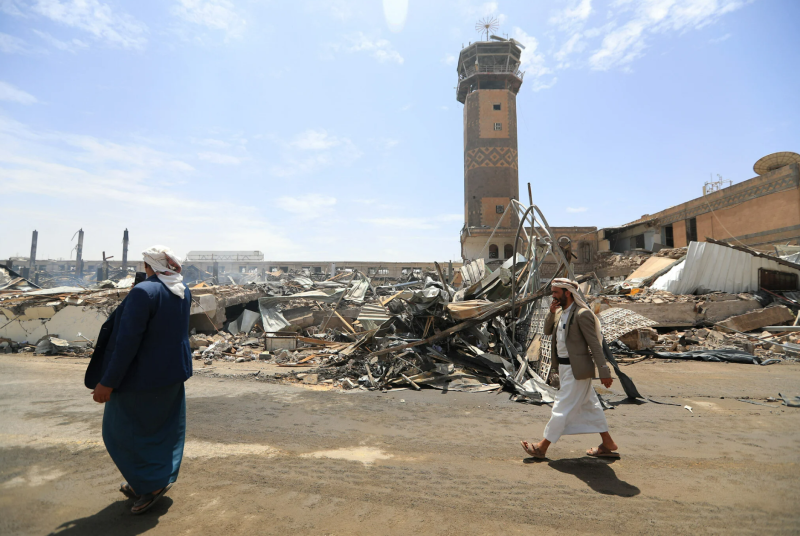 Yemen : Flights resume at the rebel-held airport in Sana'a, more than a week after Israeli strikes