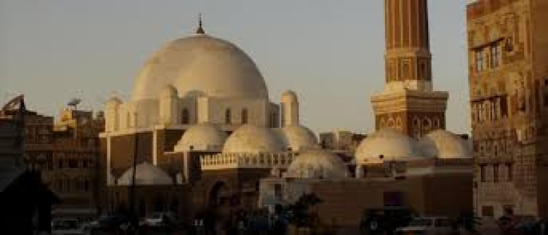 Yemen : Houthis Exploit Mosque Minarets for Financial Gain