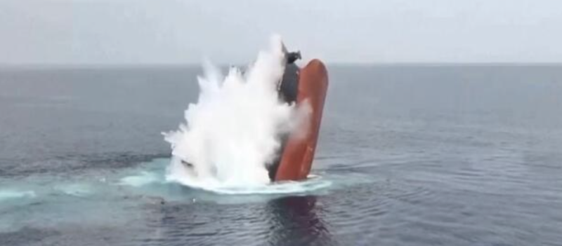 Yemen : Ship attacked by Houthi rebels sinks in the Red Sea, 6 of 25 aboard rescued