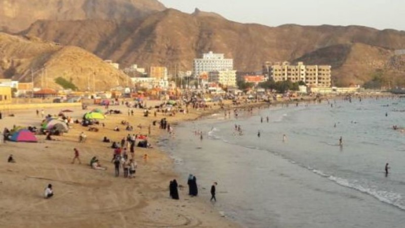 Yemeni Coast Guard Warns Against Swimming Along Aden’s Shores Until September Due to Dangerous Sea Conditions