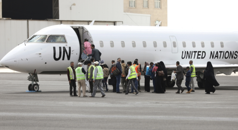 Yemeni Gov't Accuses Houthis of Using UN Flights to Smuggle Leaders, Calls for International Investigation