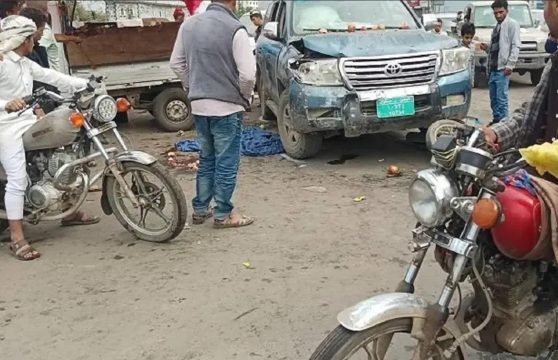 Houthi Official’s Vehicle Fatally Strikes Pomegranate Vendors in Ibb, Yemen
