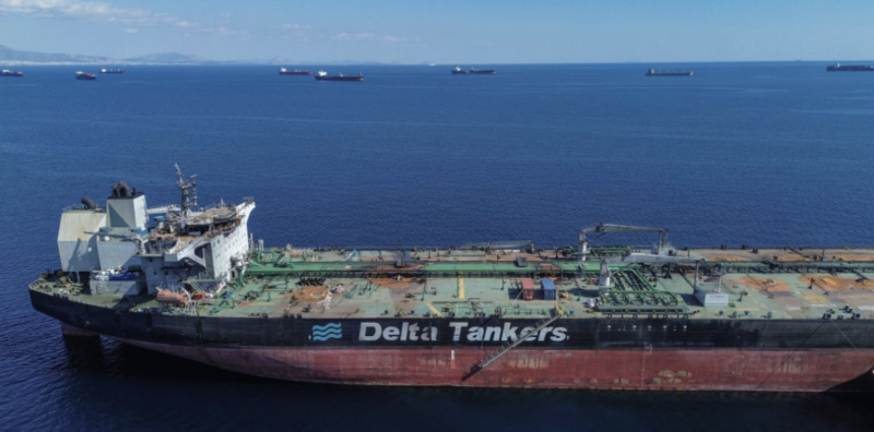 Two injured and ship set ablaze by projectile off Yemen