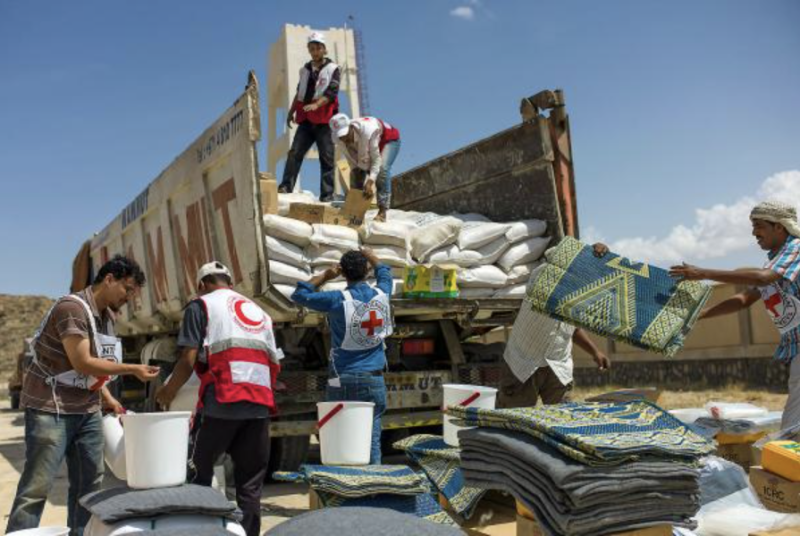 Yemeni Red Crescent and ICRC Distribute 1,100 Food Baskets to Flood-Affected Displaced Families in Marib