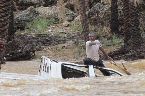 Yemen:Arab coalition air strikes on Huthi targets in Sana'a