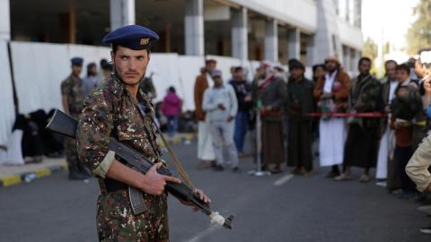 Yemen war: Houthi missile attack on military parade kills 32